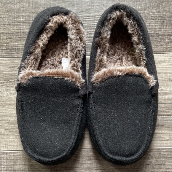 Nearly New Cat and Jack Slippers, size 2/3 - Picture 4 of 4